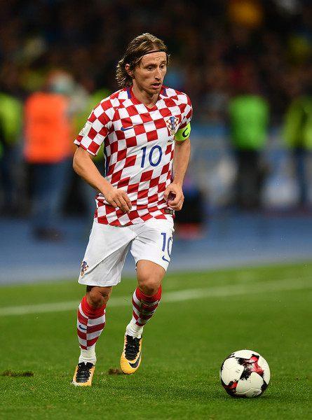 没吹犯规！特拉福德出击膝撞库杜斯+疑似手球，波罗被放倒也未判