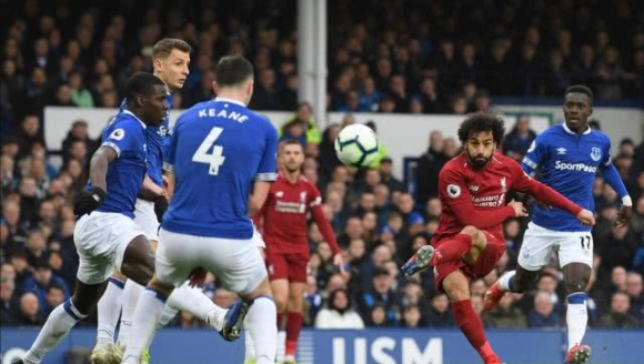 为什么内野手在完成接捕杀出局后会习惯性紧握球窝