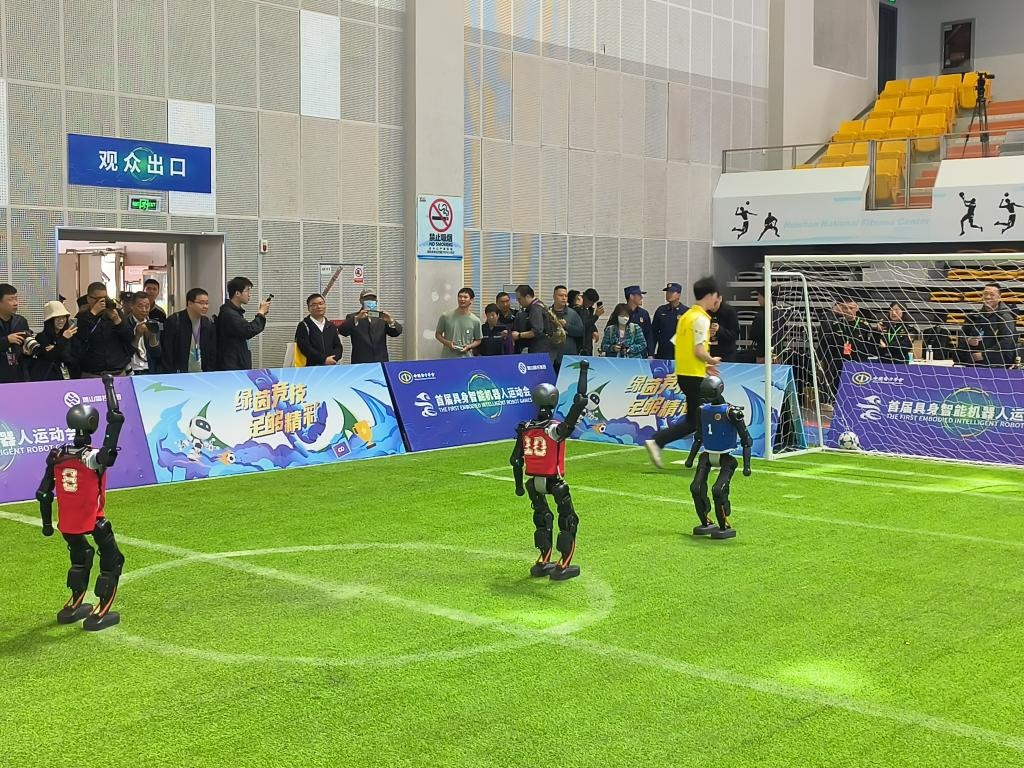 每体：巴萨有意与德容续约，同时想优化他的薪资结构